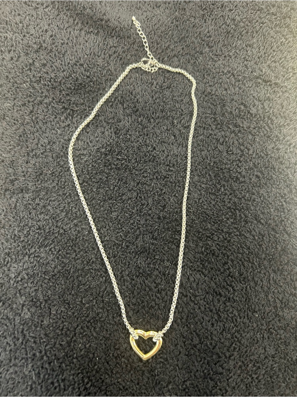 Costume jewelry Gold and Silver color hear necklace nwot